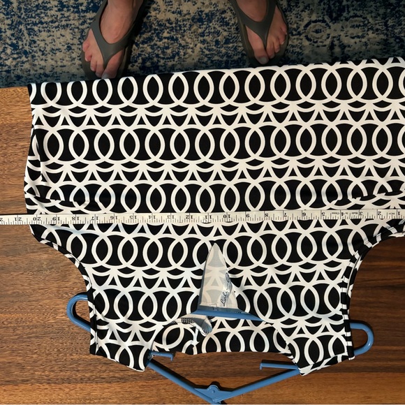 Lulu-B sleeveless Vneck top - Picture 4 of 4